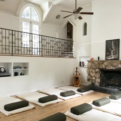 The Voice and Movement Salon - Erika Ackerman - group workshops