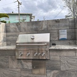 Silver Surf Gulf Beach Resort - Grilling area.  Get the tools from the office. Wfore they close.