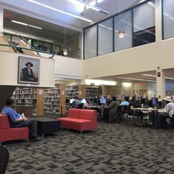 Juanita E. Thornton/Shepherd Park Neighborhood Library - Waiting area