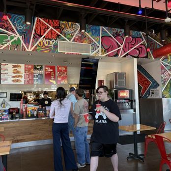 Dave's Hot Chicken - Sandwiches Near Me - Salem, Oregon