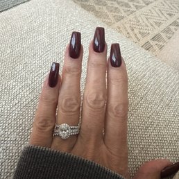 Dip, Burgundy color, coffin (or ballerina) shape. Tech: Nara / 092925 Dip, Burgundy color, coffin (or ballerina) shape. Tech: Nara / 092925