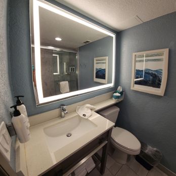 La Quinta by Wyndham Cocoa Beach Oceanfront - Restroom - Hotels Near Me - Cocoa Beach, Florida La Quinta by Wyndham Cocoa Beach Oceanfront - Restroom - Hotels Near Me - Cocoa Beach, Florida