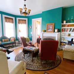 Hyde House Bed and Breakfast - Living room