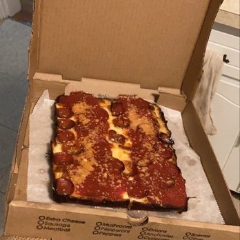Avenue Kitchen + Bar - Small pepperoni pizza - Beer Bar Near Me - Somerville, Massachusetts Avenue Kitchen + Bar - Small pepperoni pizza - Beer Bar Near Me - Somerville, Massachusetts