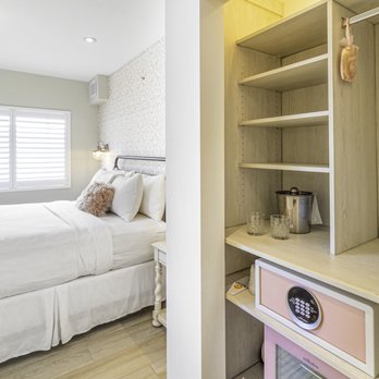 Henrosa Hotel - Hotels Near Me - Miami Beach, Florida