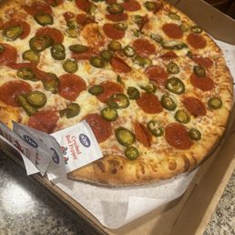 Large pepperoni and jalapeño Large pepperoni and jalapeño