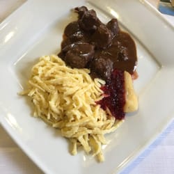 Lindeneck - Hirschgulasch mit selbstgem. Spätzle