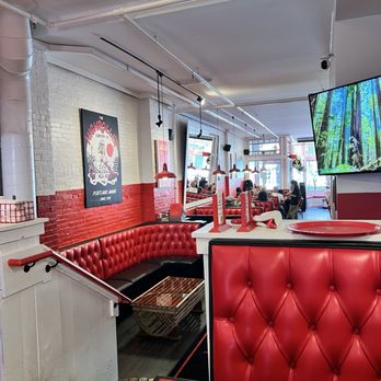 The Highroller Lobster - Inside - Seafood Near Me - Portland, Maine The Highroller Lobster - Inside - Seafood Near Me - Portland, Maine