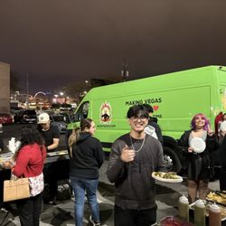 Geo's tacos - Employees lovings tacos