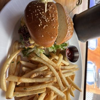 Causwells - Americana Burger - New American Near Me - San Francisco, California