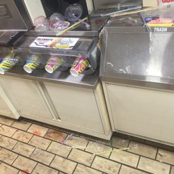 7-Eleven - Floor is covered in sticky slurpee juice