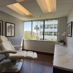 Scott E Powell, MD - Dr. Scott Powell's patient room