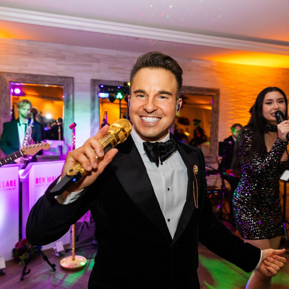 Blake Shelton and Gwen Stefani Christmas Performance, image size:1000x1000