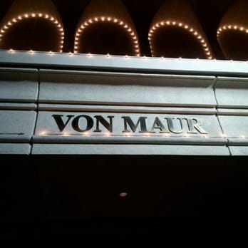 Von Maur - storefront - Department Stores Near Me - Lombard, Illinois