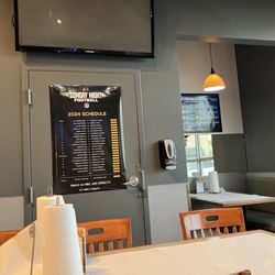 Boomers Burgers & Ribs - Booths