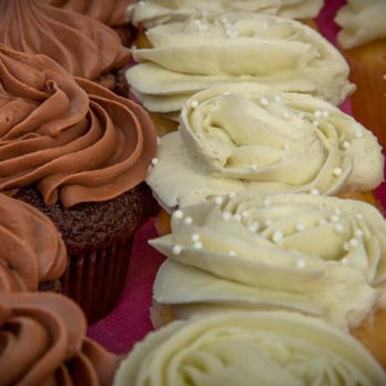 Taleh Thai - Cupcakes "Chocolate Chili" und "Lemongrass Cocos" - Thai Near Me - Berlin, BE Taleh Thai - Cupcakes "Chocolate Chili" und "Lemongrass Cocos" - Thai Near Me - Berlin, BE