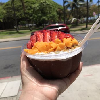 Tucker & Bevvy - Açaí bowl! I asked for mine without bananas, so she blended some mango in with the açaí instead! - Breakfast & Brunch Near Me - Honolulu, Hawaii Tucker & Bevvy - Açaí bowl! I asked for mine without bananas, so she blended some mango in with the açaí instead! - Breakfast & Brunch Near Me - Honolulu, Hawaii