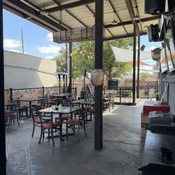 Katy Crossing Icehouse - Side covered patio
