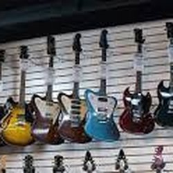 Craig's Music - He sell both new and vintage guitars and bases.