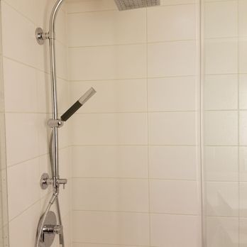Element Vancouver Metrotown - The shower - Hotels Near Me - Burnaby, British Columbia Element Vancouver Metrotown - The shower - Hotels Near Me - Burnaby, British Columbia