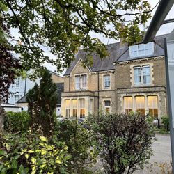 Cotswold Lodge Classic Hotel - Hotel frontage