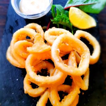 Cosmo's Tapas & Wine - Calamaris - Tapas Bars Near Me - Coburg, BY