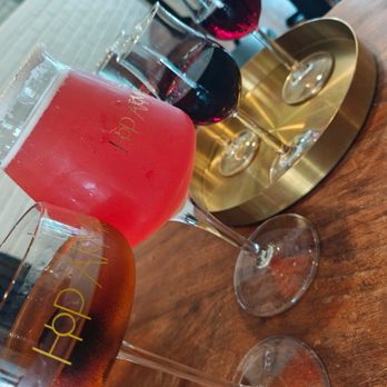 Hop Atomica - Manhattan, watermelon sour ale & wine flight - Pizza Near Me - Louisville, Kentucky
