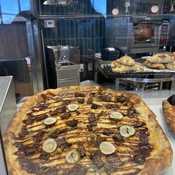 Metro Sliceteria - NY Style BBQ Brisket Pizza - Pizza Near Me - Las Vegas, Nevada Metro Sliceteria - NY Style BBQ Brisket Pizza - Pizza Near Me - Las Vegas, Nevada