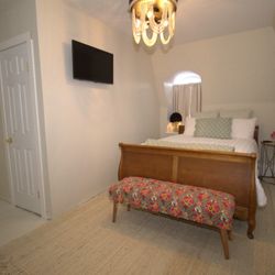 Garfield Inn - Suite 5B - Queen Bed