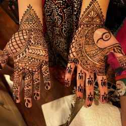 Perfect eyebrows and Henna