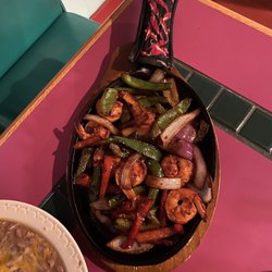Picante - Shrimp fajita, meat and veggie portion. Comes with 4 tortillas wrapped the stay hot, fresh refried beans, and rice.