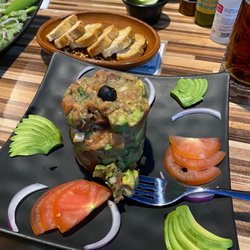 El Puerto Seafood SMA Marisquería y Coctelería  - Ahi tuna and avocado tower.