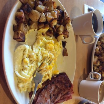 Sunset Grill - Three eggs, turkey bacon and home fries. - Breakfast & Brunch Near Me - Niagara-on-the-Lake, Ontario Sunset Grill - Three eggs, turkey bacon and home fries. - Breakfast & Brunch Near Me - Niagara-on-the-Lake, Ontario