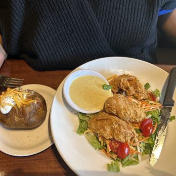 Cheddar's Scratch Kitchen - Crispy Chicken Tender Salad and Loaded Baked Potato W/ Bacon - American Near Me - Johnson City, Tennessee