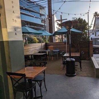 Mizlala Sycamore - Outdoor patio, great in the winter... Not in summer - Middle Eastern Near Me - Los Angeles, California