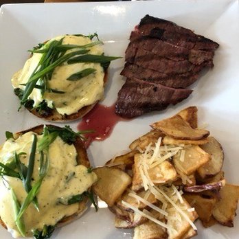 Four Daughter's Winery - Flank Steak & Eggs Benedict - Wineries Near Me - Spring Valley, Minnesota