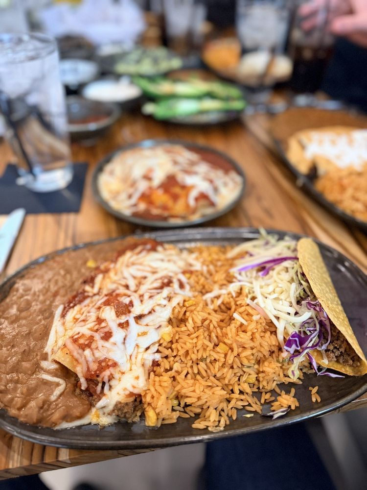 Ollin Cocina & Tequila Logo