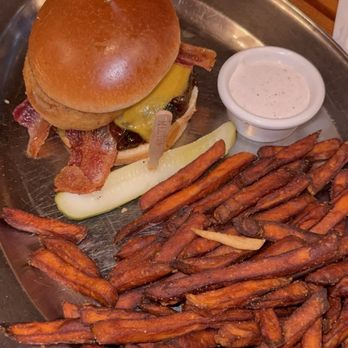 Saddle Ranch Chop House - BBQ Burger - Steakhouses Near Me - West Hollywood, California