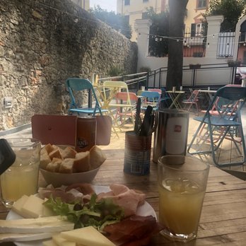 5 Terre Backpackers - Outdoor seating - Hostels Near Me - Beverino, SP