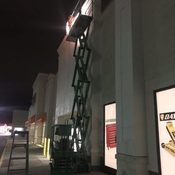 Nationwide Paint - Spraying the exterior of a Harbor Freight - Painters Near Me - Chesterfield, Missouri Nationwide Paint - Spraying the exterior of a Harbor Freight - Painters Near Me - Chesterfield, Missouri