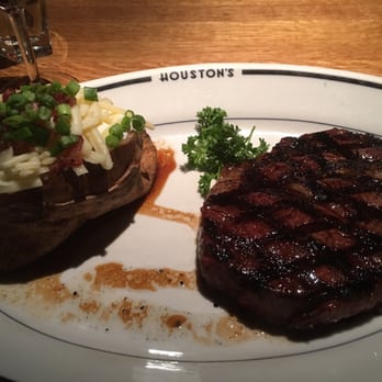 Hillstone - Hawaiian steak. Not too good. - Salad Near Me - Houston, Texas Hillstone - Hawaiian steak. Not too good. - Salad Near Me - Houston, Texas
