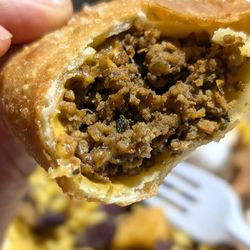 El Kiosquito Boricua - Beef empanada