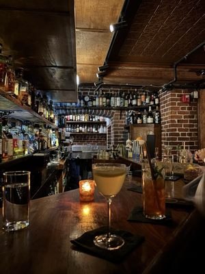 Bathtub Gin & Co. by null