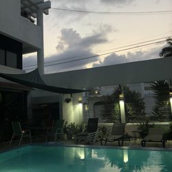 Hotel Villa Deja Blue - The pool at night