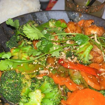 Red Lantern Restaurant & Lounge - Chili shrimp stir fry - Sushi Bars Near Me - Mashantucket, Connecticut
