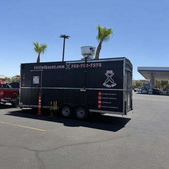 303 In The Cut - Food trucks setting out front. - Desserts Near Me - Las Vegas, Nevada