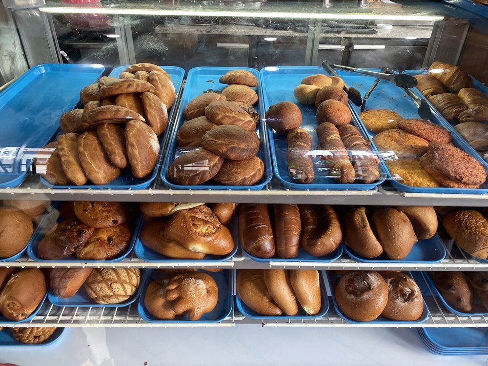 LINDA AZOGUENITA BAKERY & RESTAURANT Updated July 2024 72 Photos