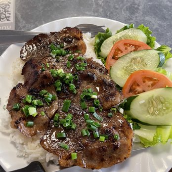 Pho Minh Thu - com thit nuong (rice with pork) - Vietnamese Near Me - Honolulu, Hawaii Pho Minh Thu - com thit nuong (rice with pork) - Vietnamese Near Me - Honolulu, Hawaii