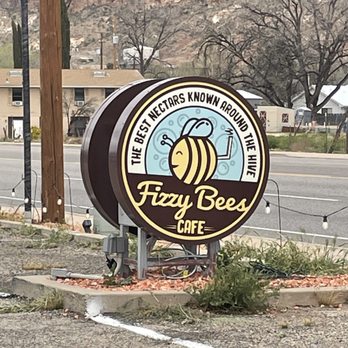 Fizzy Bees Cafe - Road Sign - Shaved Ice Near Me - La Verkin, Utah