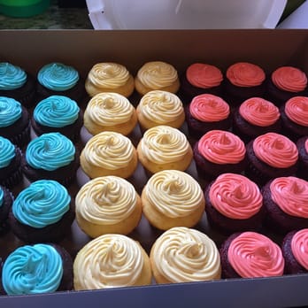 D's B's - a box of cupcakes - Desserts Near Me